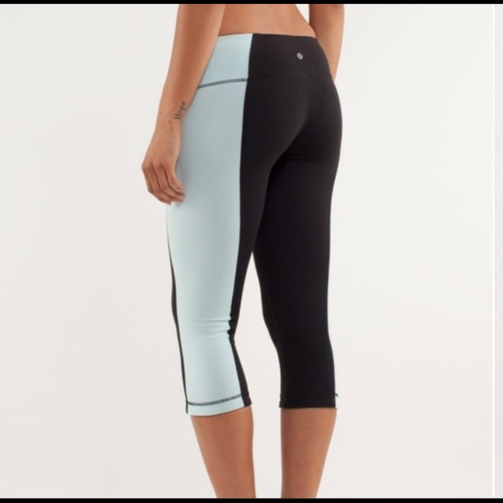 Lululemon Wunder Under Crop Black/ aquamarine.
